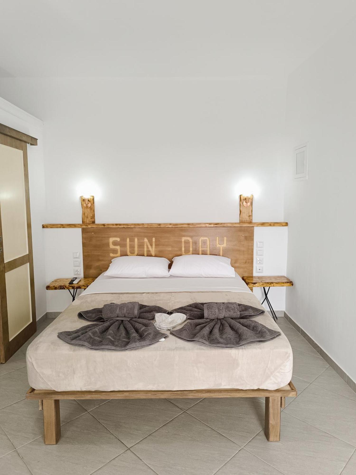 Sun Day Apartments Free Airport Shuttle Artémida Eksteriør bilde